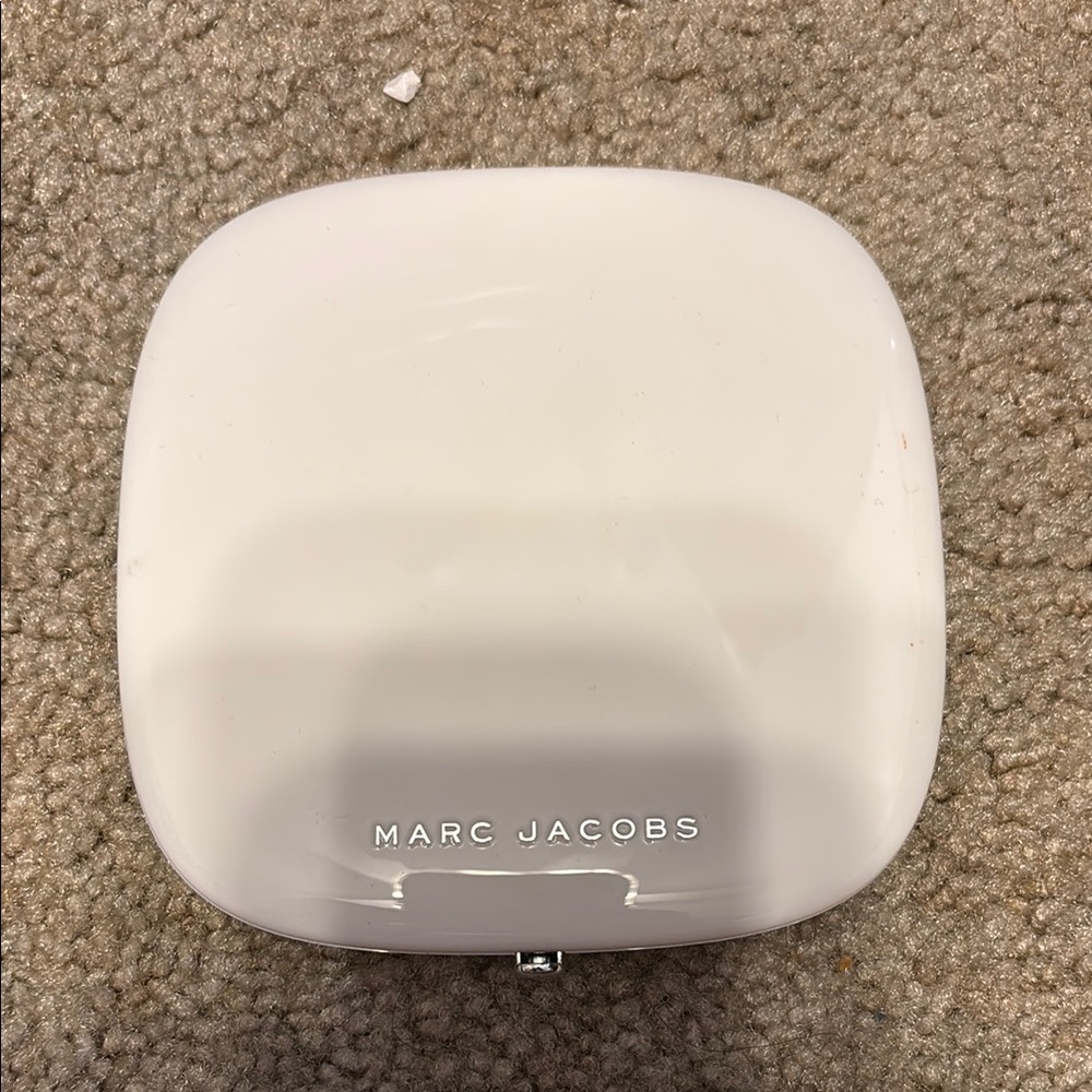 Marc Jacobs Cream Compact Case